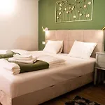 Urban - Quiet & Free Parking Apartman