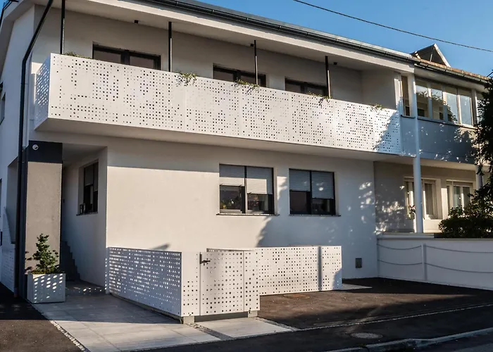 アパート Urban - Quiet & Free Parking リュブリャナ